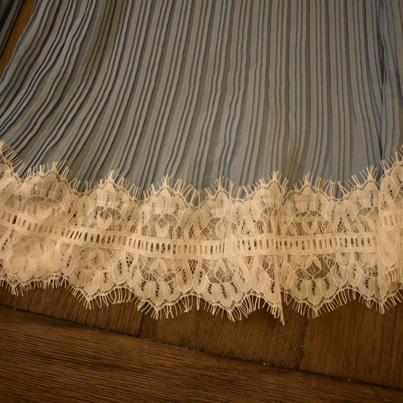 Willow & Clay Off The Shoulder Lace - Picture 4 of 7